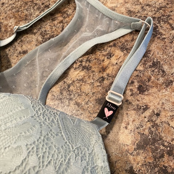 NWT Victoria’s Secret Lightly Lined Racerback Front Close Bra Size 32DD - Picture 2 of 4